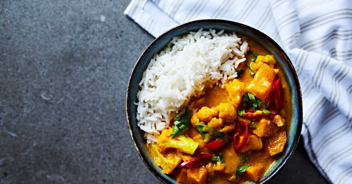 Découvrez un curry de crevettes à la patate douce en moins de 30 minutes