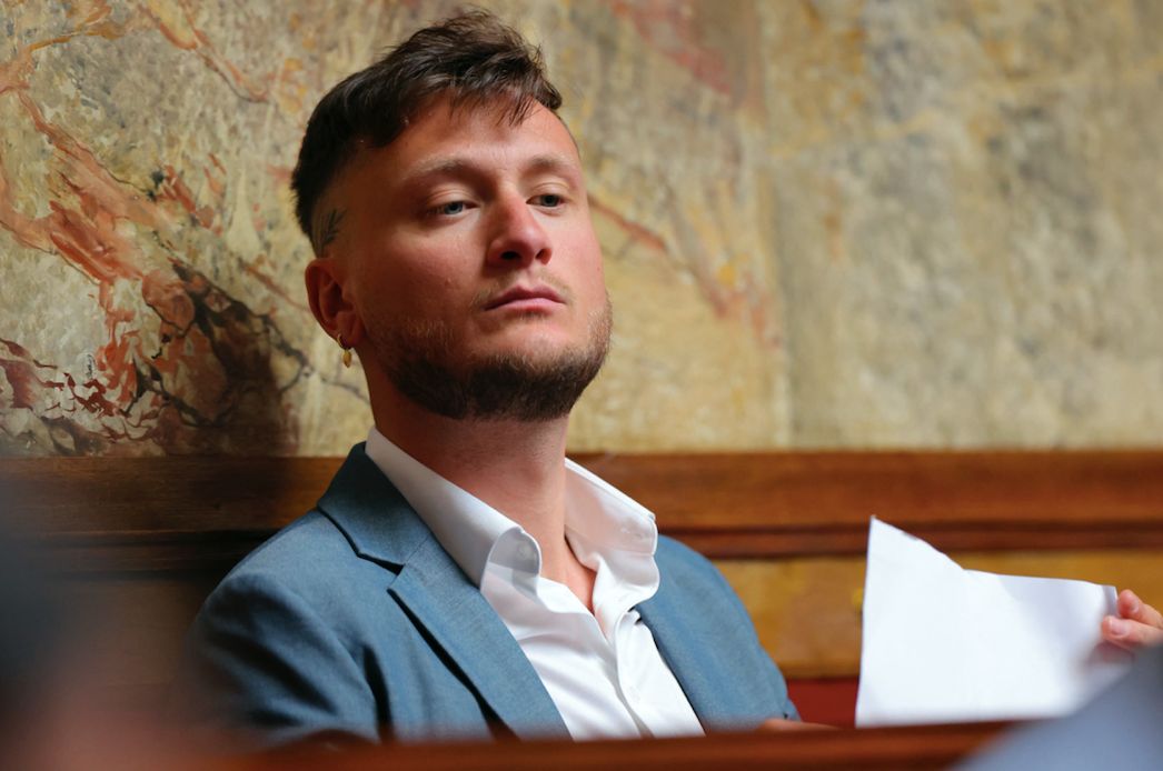 Accusations graves : l'assistant parlementaire de Raphaël Arnault écarté de l'Assemblée