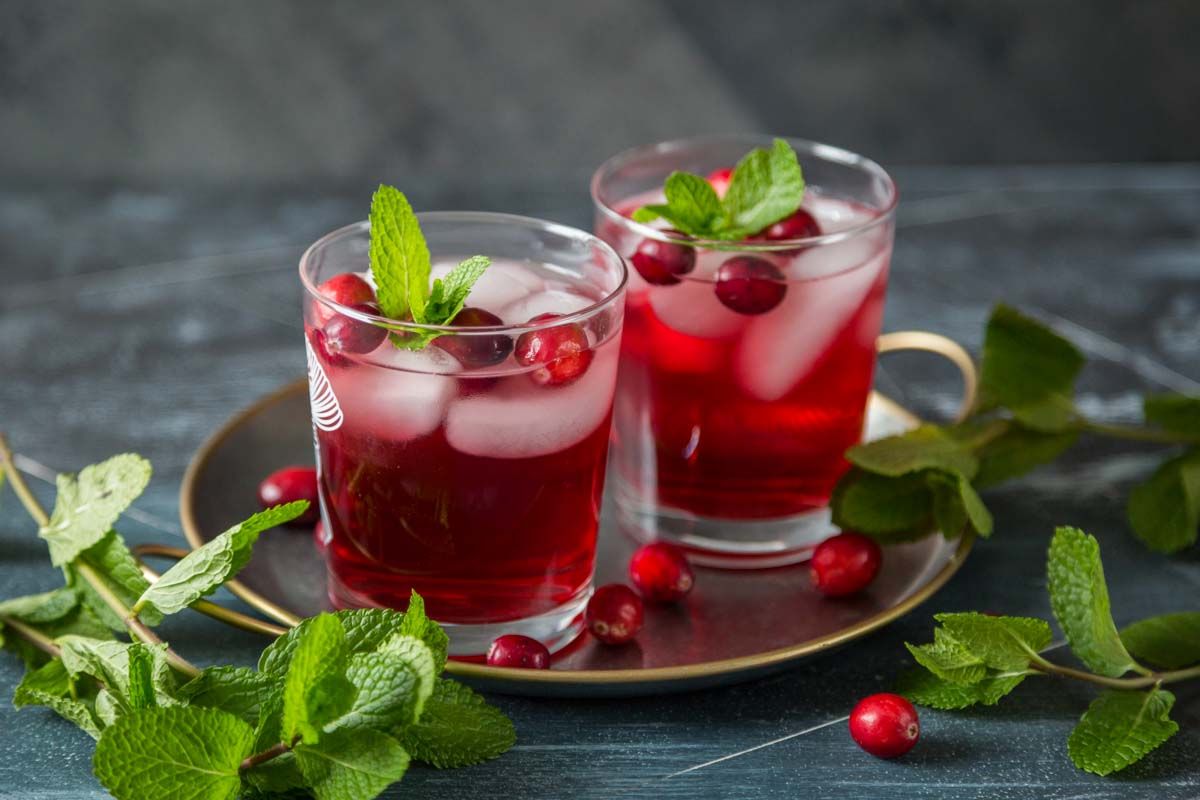 Un cocktail festif au gin et cranberry pour célébrer Noël