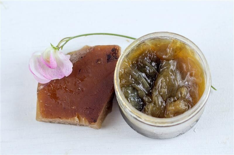 le savon noir : le trésor naturel pour votre maison et votre beauté