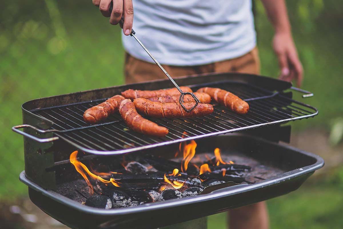Les secrets d'une cuisson parfaite des chipolatas et merguez