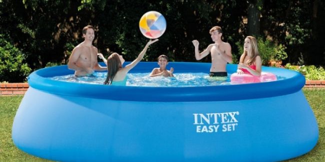 Monter une piscine autoportée : le guide essentiel pour un été réussi