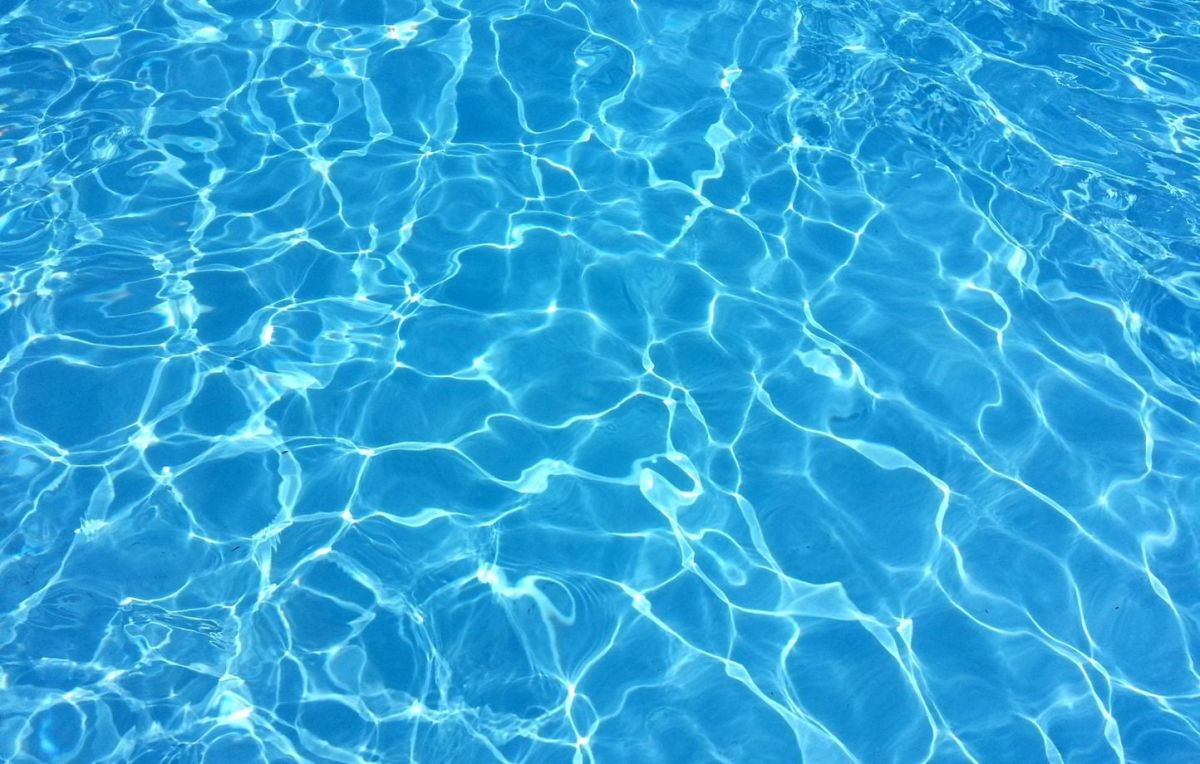 Un drame au baptême : un homme décède dans une piscine gonflable, la pasteure sur le banc des accusés