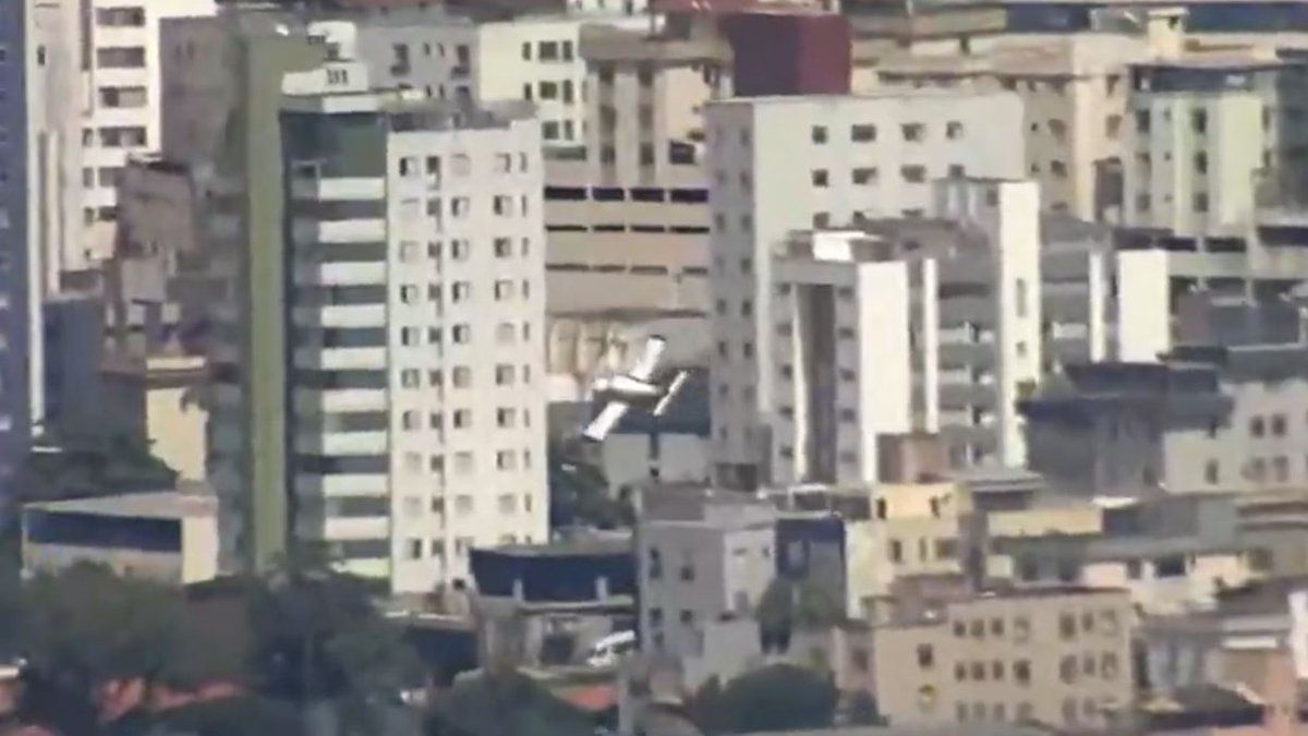 Un tragique accident aérien à Belo Horizonte : un avion s'écrase en pleine ville