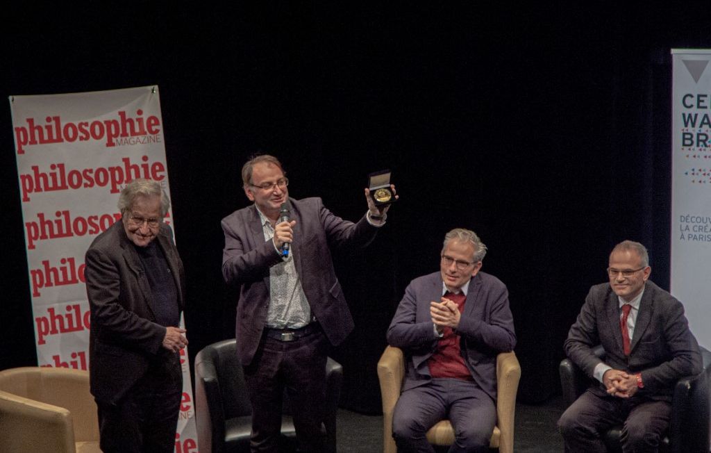 Un professeur de Besançon au cœur d'un scandale : fausse médaille et sanction disciplinaire