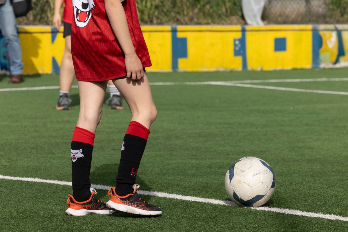 Déchaînement de violence chez les jeunes : Matthéo attaqué après un match de foot
