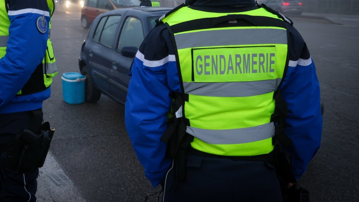 Trois adolescents s'échappent dans une voiture volée : la course-poursuite tourne mal