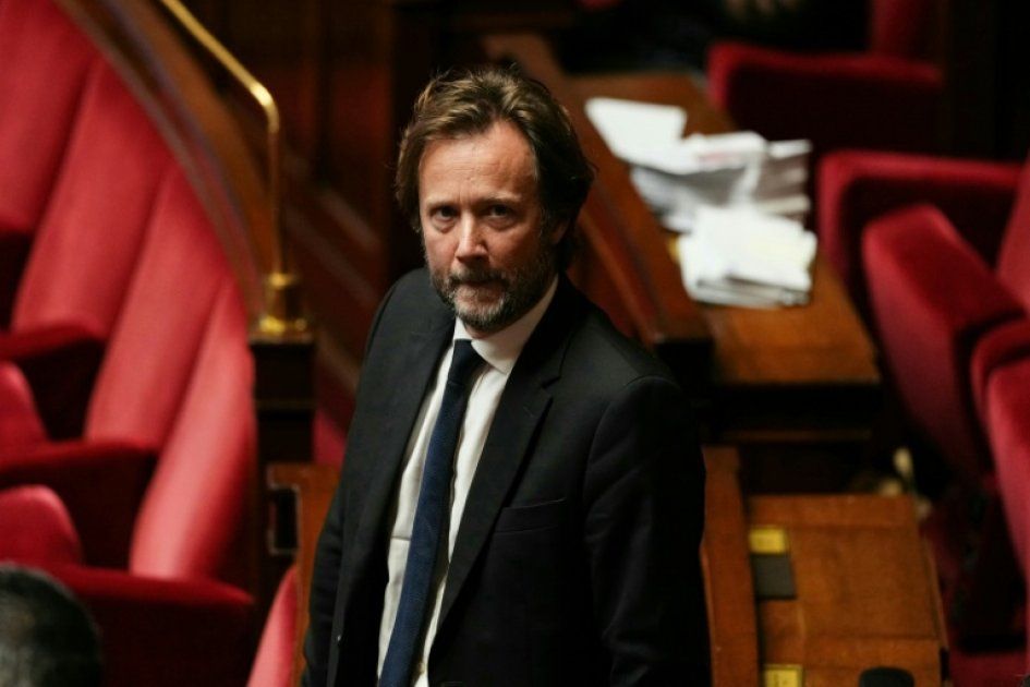le ps face à une tempête interne : le départ de vallaud relance la confusion