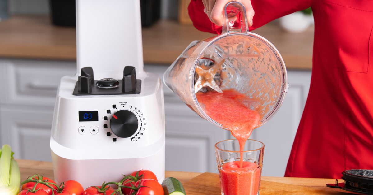 Découvrez cette astuce surprenante pour nettoyer votre robot de cuisine en un clin d'œil