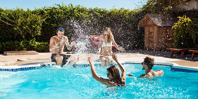 Économiser l'eau de sa piscine : 7 astuces faciles et efficaces
