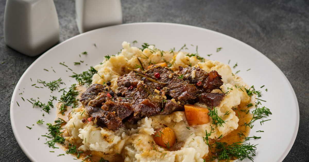 Une joue de bœuf succulente au vin rouge : une recette à savourer