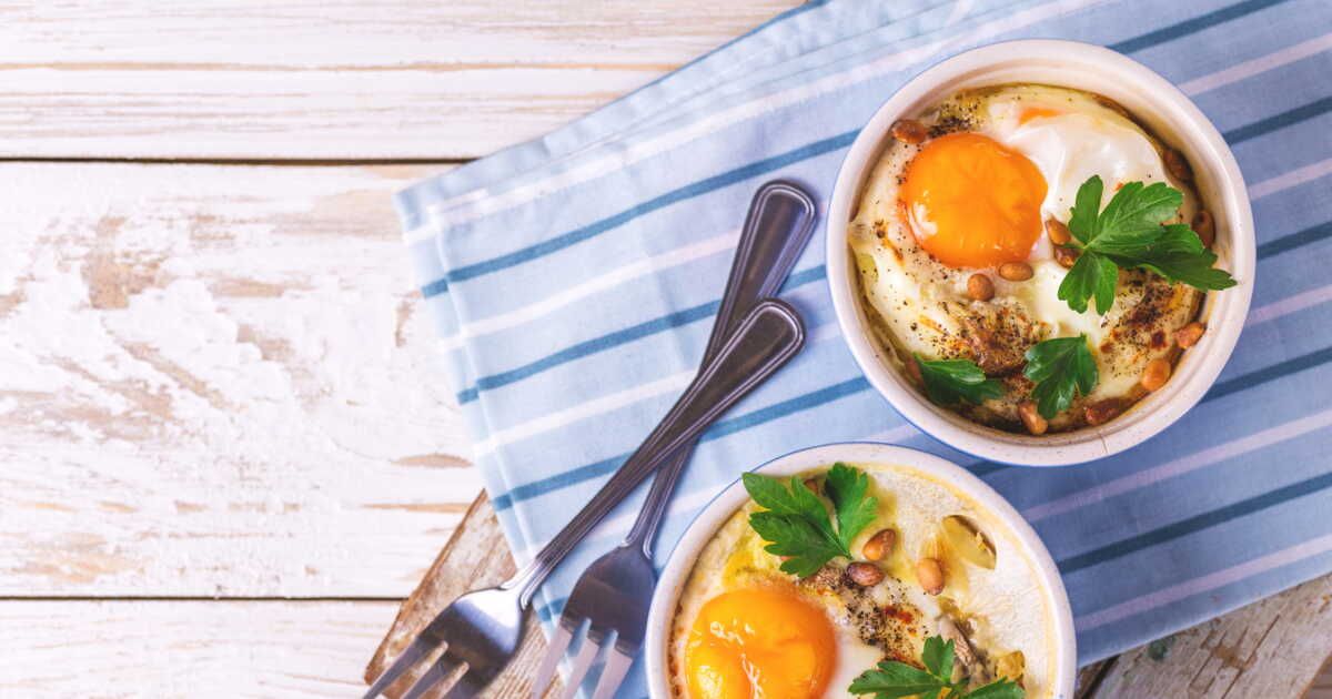 une recette légère d'œuf cocotte aux asperges pour un lundi soir réussi