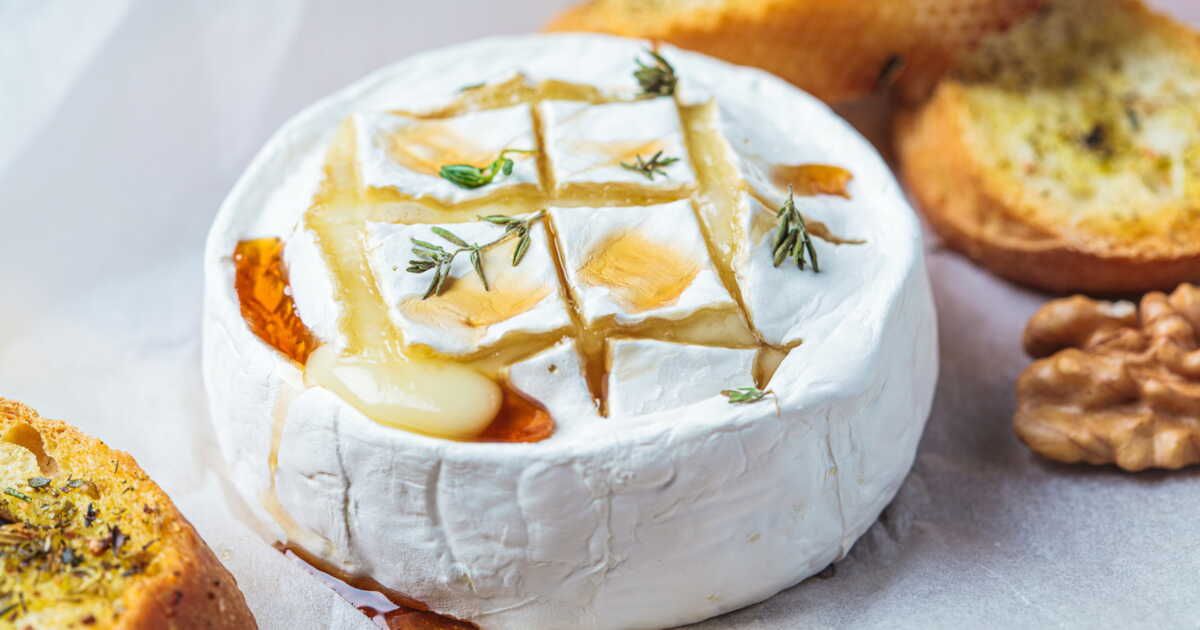 Un camembert rôti irrésistible pour un apéro chaleureux