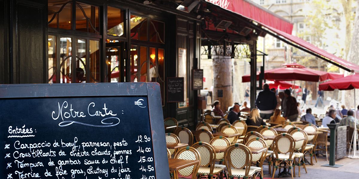 Dans un restaurant, le pain et l'eau du robinet peuvent-ils être facturés ?