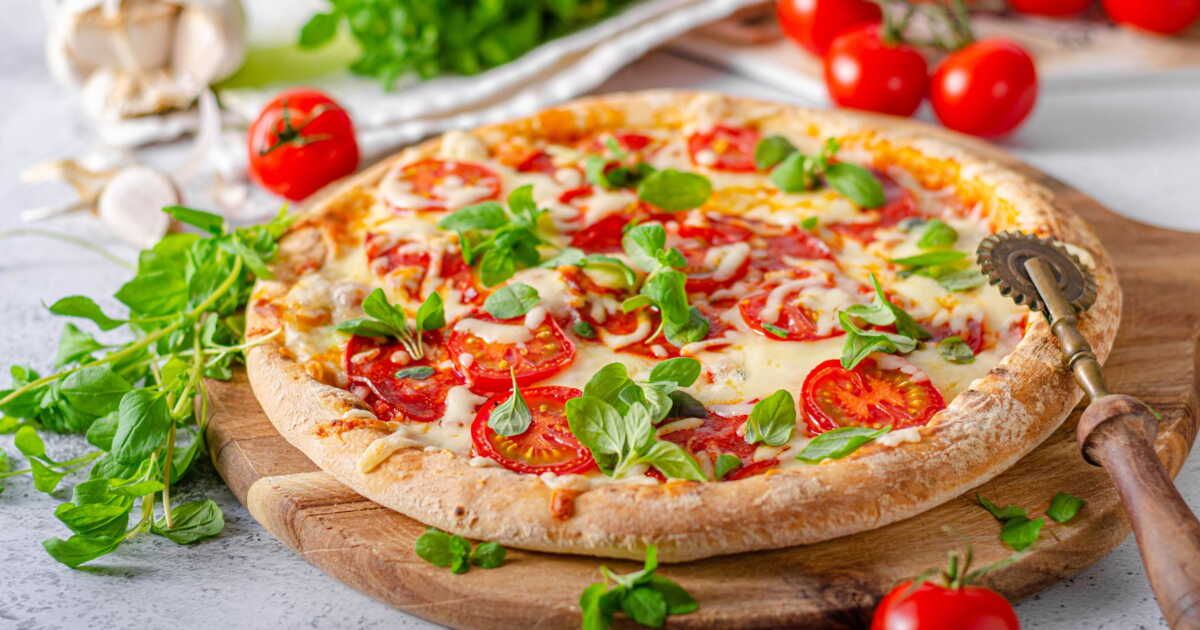 Pizza express sans four et sans gluten : une recette rapide à la poêle