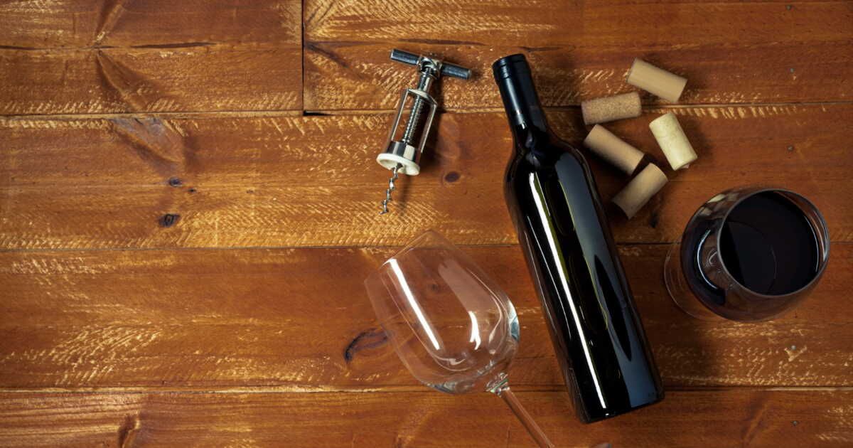 L'astuce infaillible pour retrouver un bouchon perdu dans votre bouteille de vin