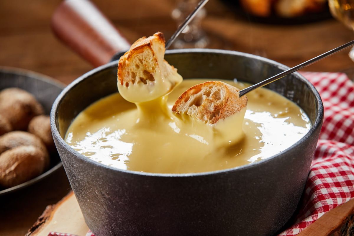 Le pain idéal pour une fondue savoyarde : conseils d'un expert