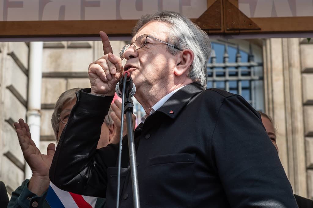 Mélenchon en embuscade pour le second tour : un sondage révélateur