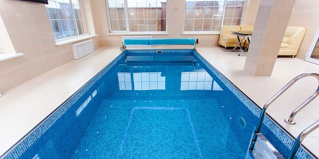 Pourquoi choisir le carrelage pour votre piscine plutôt que le liner ?