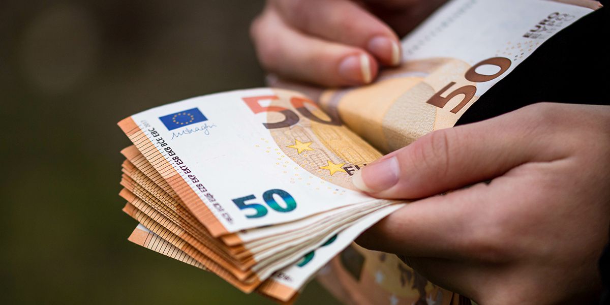 Dépôt d'espèces dans une banque en ligne : les options à connaître