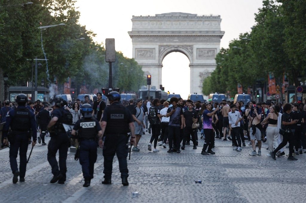 Tensions à Paris lors de la finale PSG-Arsenal : premières interpellations et incidents autour du Parc des Princes