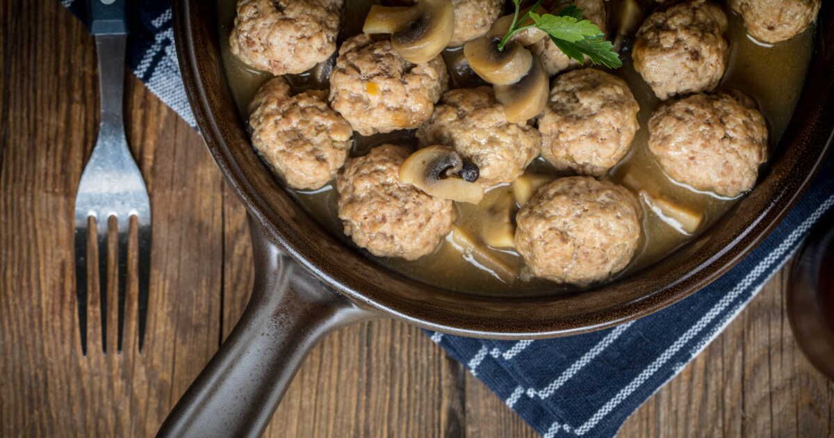 Savourez des boulettes de poulet en sauce crémeuse aux champignons