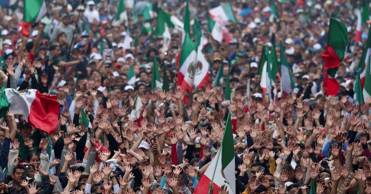 les mexicains célèbrent la plus grande ola avant le mondial de foot
