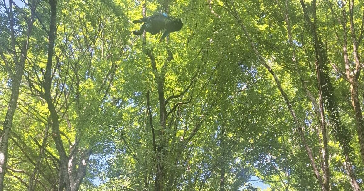 Un parapentiste secouru après une chute à Baulme-la-Roche