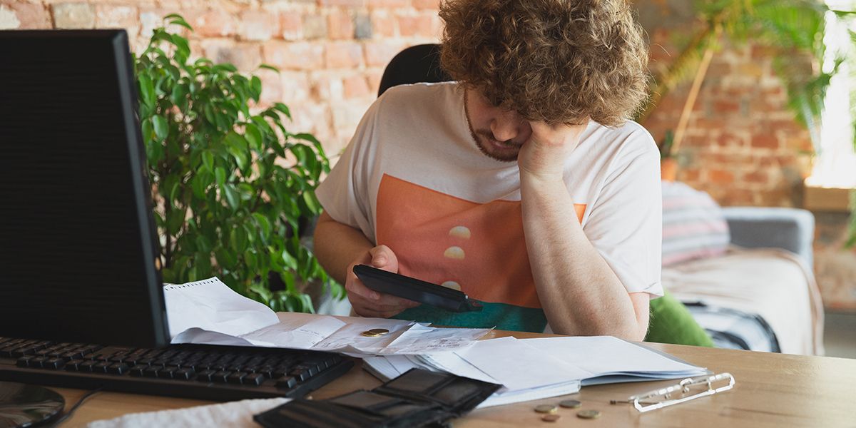 Sortir du rouge : 5 solutions pour éviter le découvert dès le 10 du mois