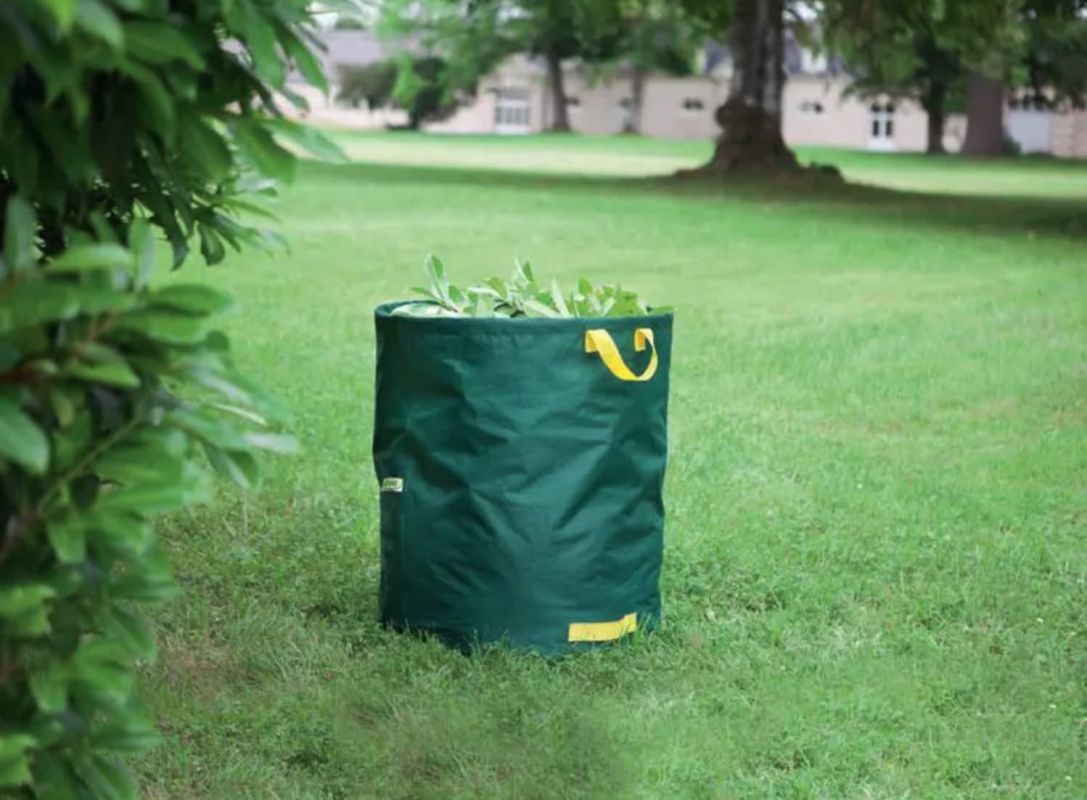 Un sac à déchets innovant pour faciliter votre jardinage à petit prix chez Botanic