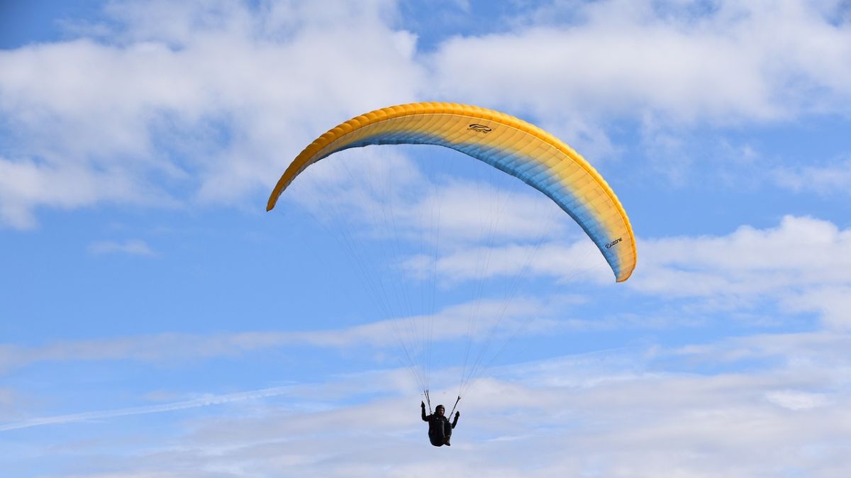 Un parapentiste sauvé après une chute dans un arbre en Côte-d'Or