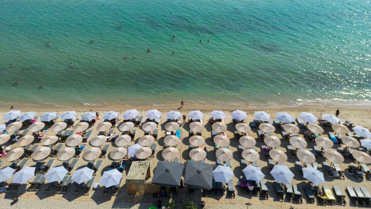 Des vacances à moindre coût : 62 % des Français serrent la ceinture cet été