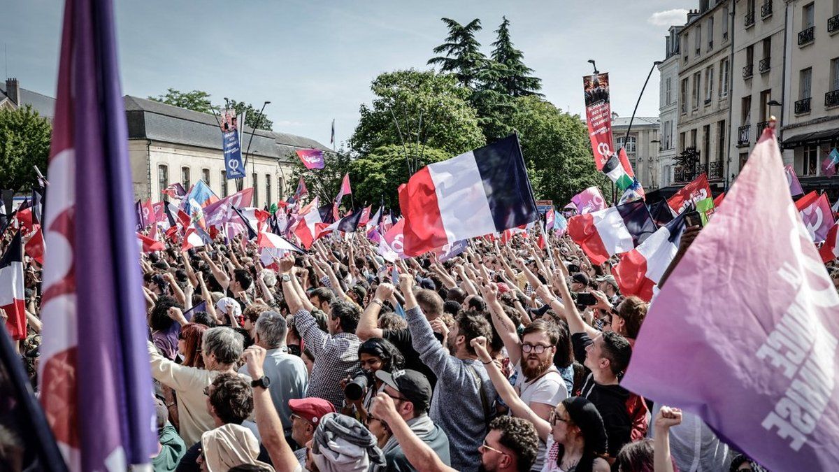 Jean-Luc Mélenchon à Saint-Denis : entre soutien fervent et doutes persistants