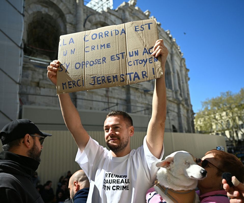 Jeremstar relaxé après sa protestation anti-corrida aux arènes de Nîmes