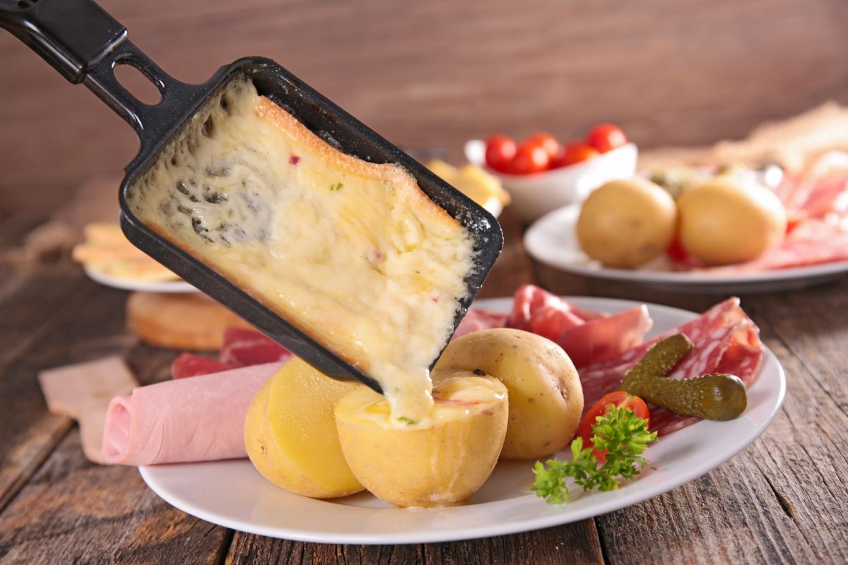Le fromage à raclette plébiscité par 60 millions de consommateurs à moins de 5 euros