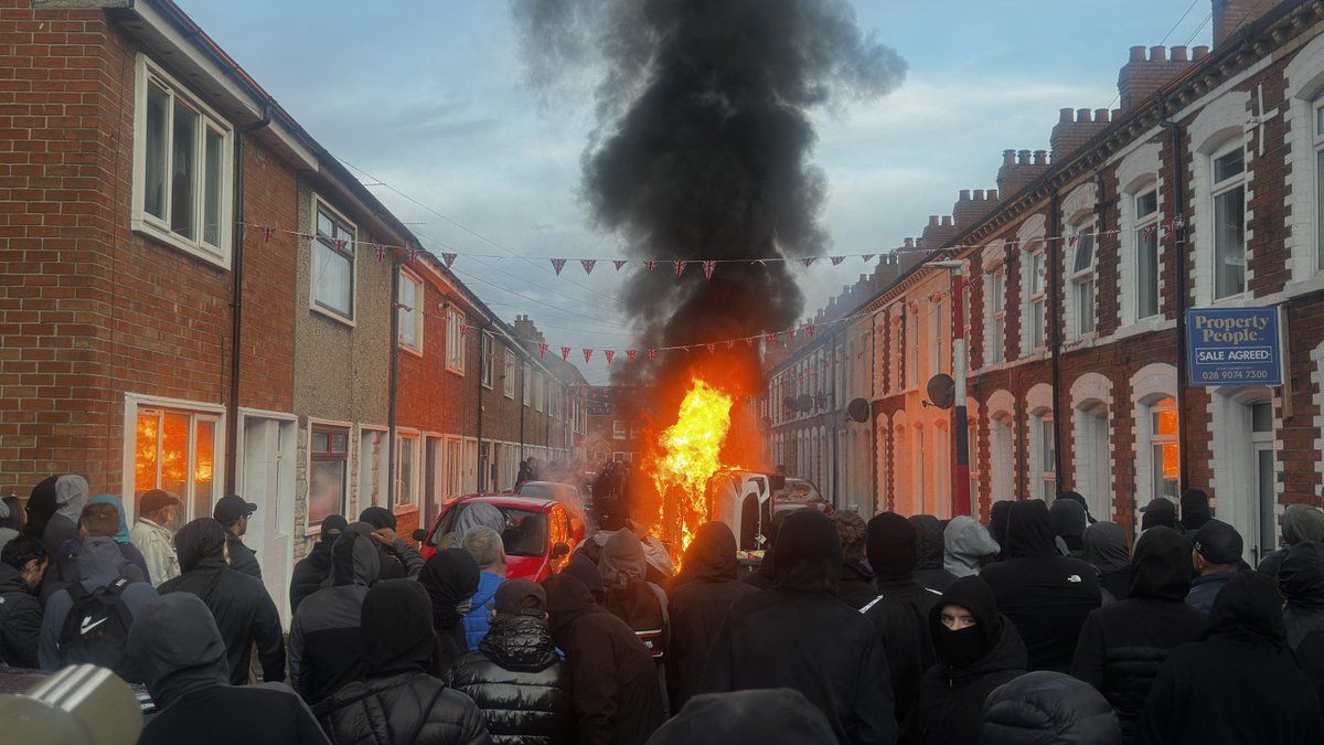 Belfast en ébullition : des violences éclatent après une attaque au couteau d'un réfugié