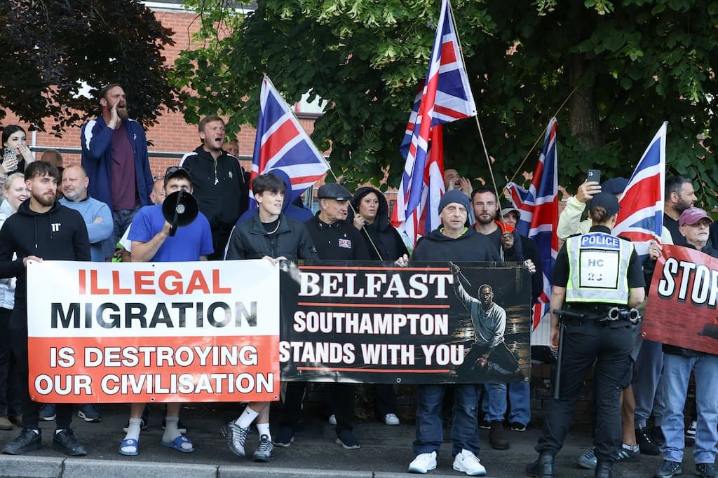 La violence à Belfast : un migrant au cœur de la tempête