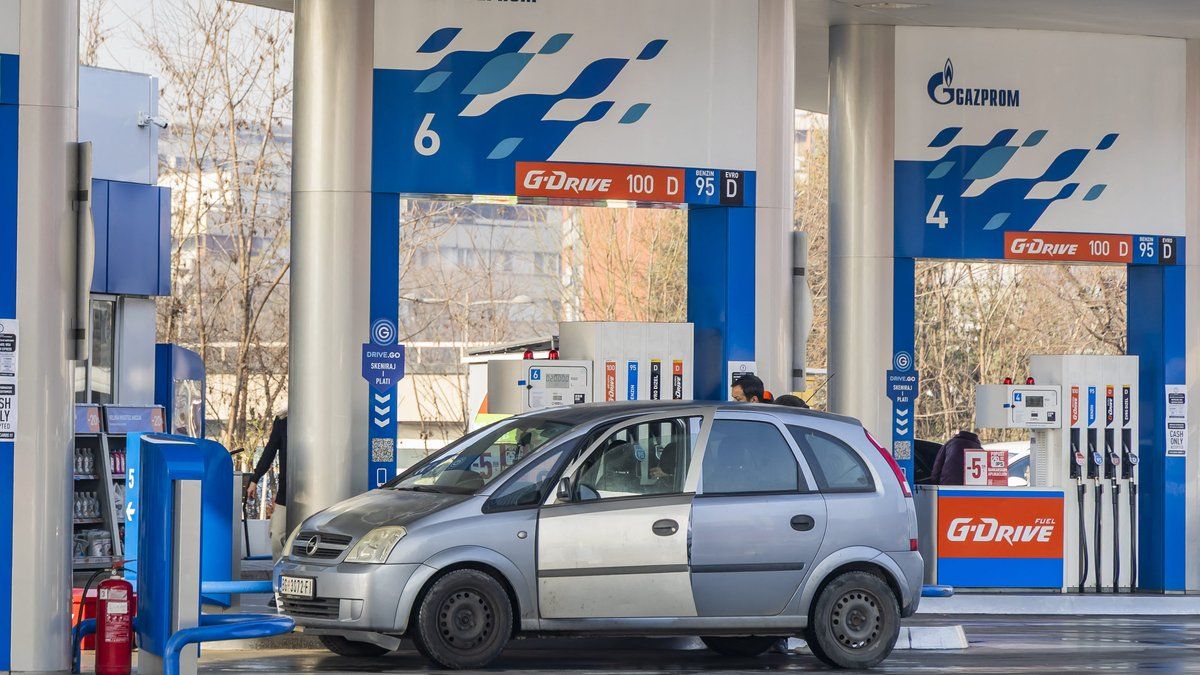 Crise du carburant en Russie : le rationnement des ventes s'intensifie après les attaques ukrainiennes
