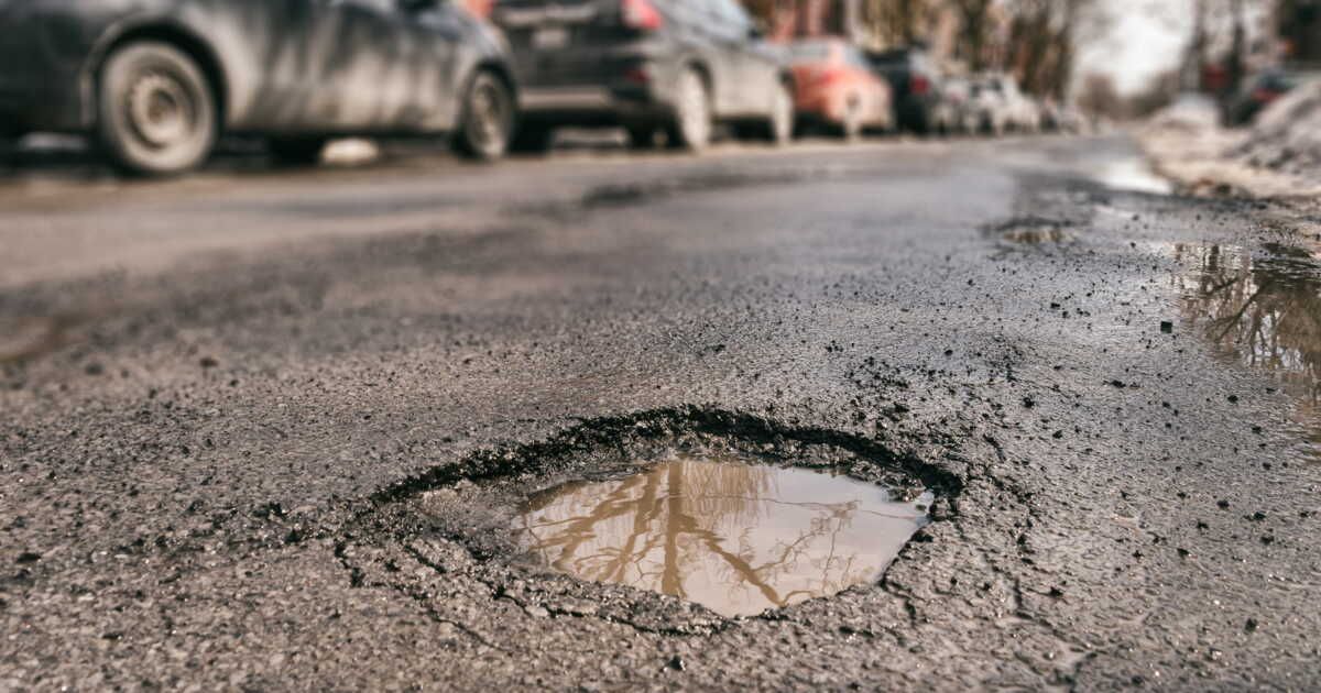 Indemnisation après un accident causé par un nid-de-poule : comment y parvenir ?