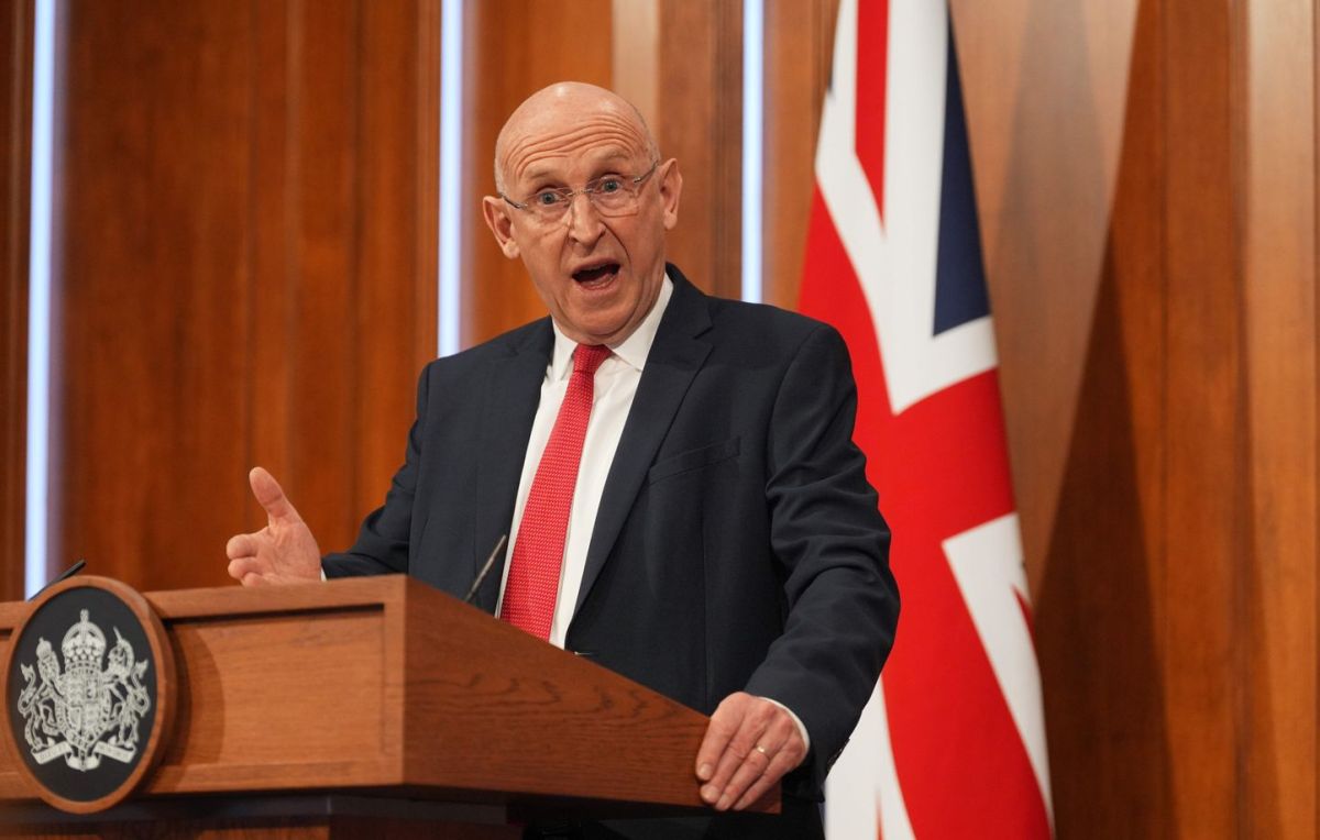 Le ministre de la Défense britannique démissionne face à un manque de financements cruciaux