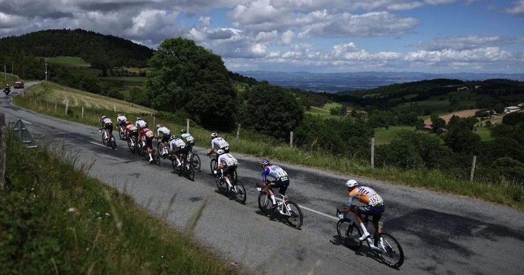 Une journée de cyclisme en direct : suivez le peloton à Périgord