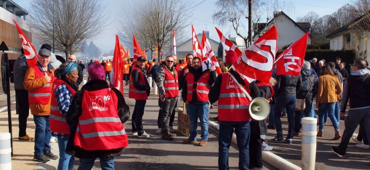 Le sang à flux tendu : l'Établissement français du sang en proie à la colère de ses salariés