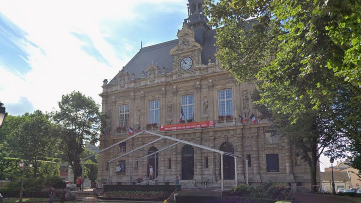 Un élu RN provoque l'étonnement en récitant une prière pendant un conseil municipal
