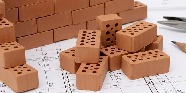 Brique ou parpaing : quel matériau choisir pour votre maison ?
