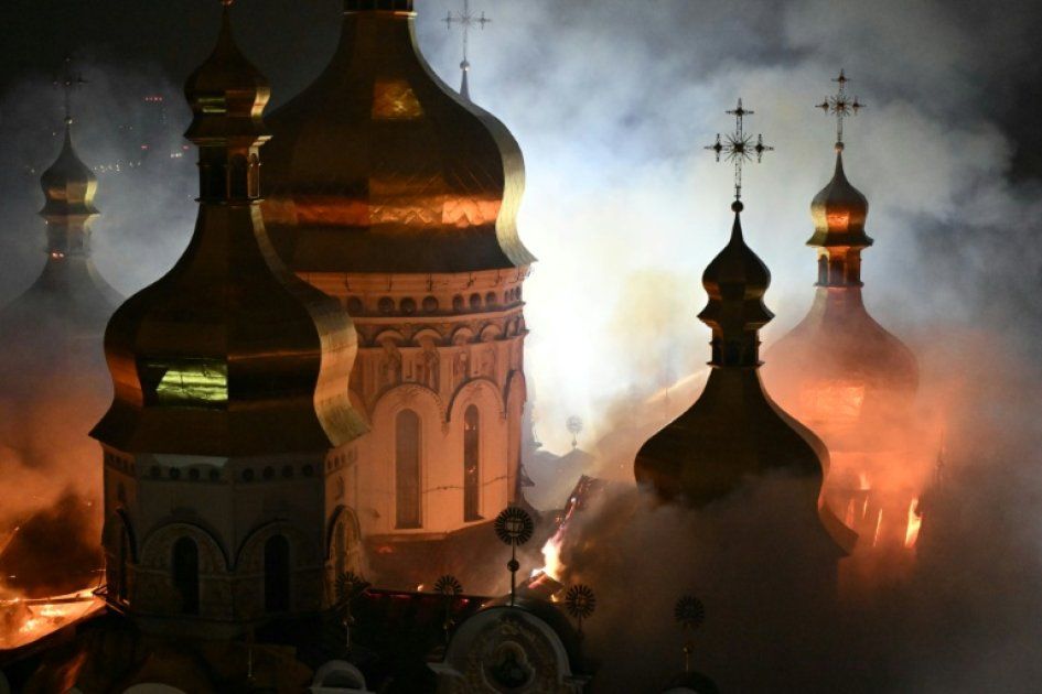 L'ukraine sous le choc : frappes meurtrières et patrimoine en flammes