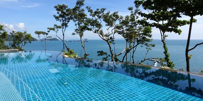 Les atouts et les défis des piscines à débordement : un guide complet