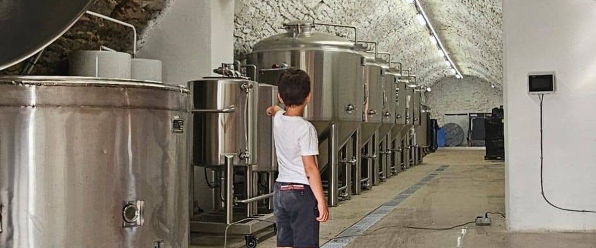 À la découverte des secrets de la Brasserie du Larzac lors de son ouverture au public