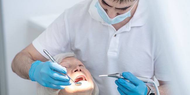 Les enjeux des soins dentaires pour les seniors