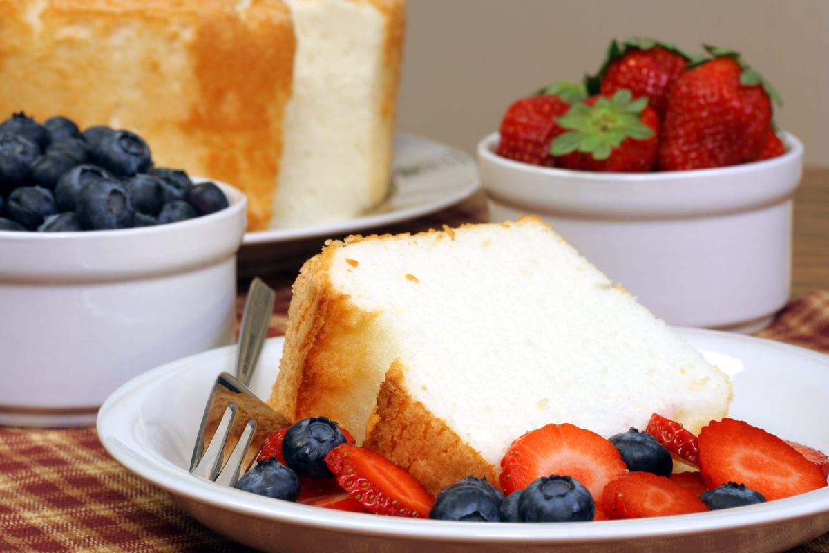 Un délice aux fraises : le gâteau de Savoie simplifié par Mercotte