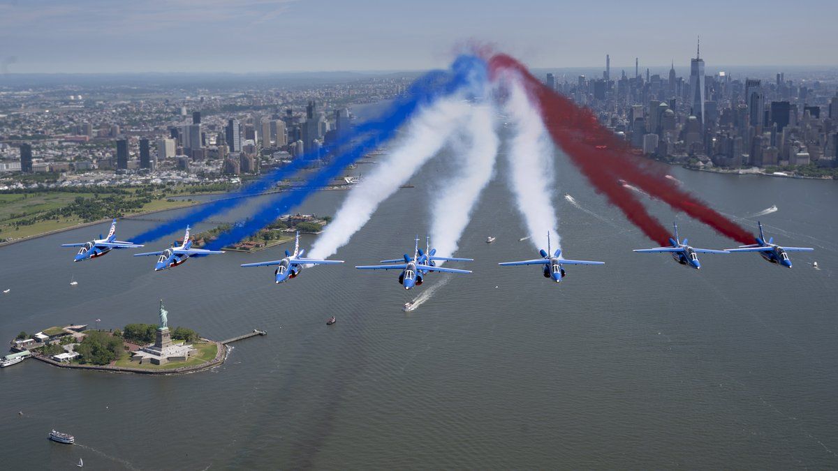 La patrouille de france illumine les cieux américains : un hommage vibrant